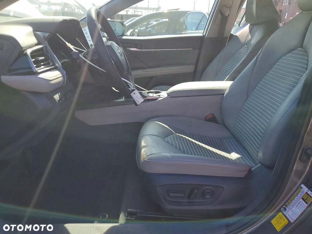 Toyota Camry - 8