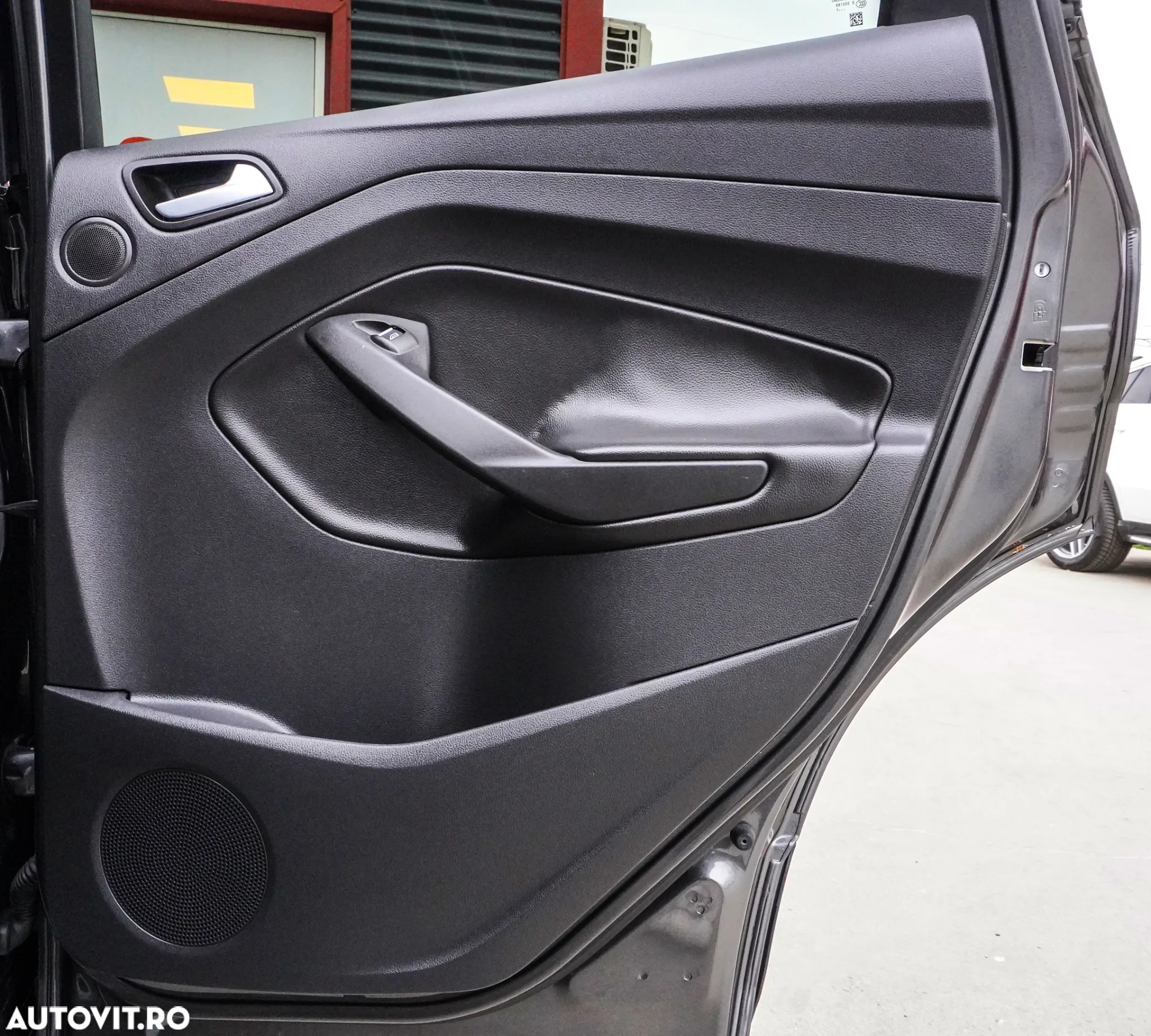 Ford Kuga 2.0 TDCi 4WD Powershift ST-Line - 29