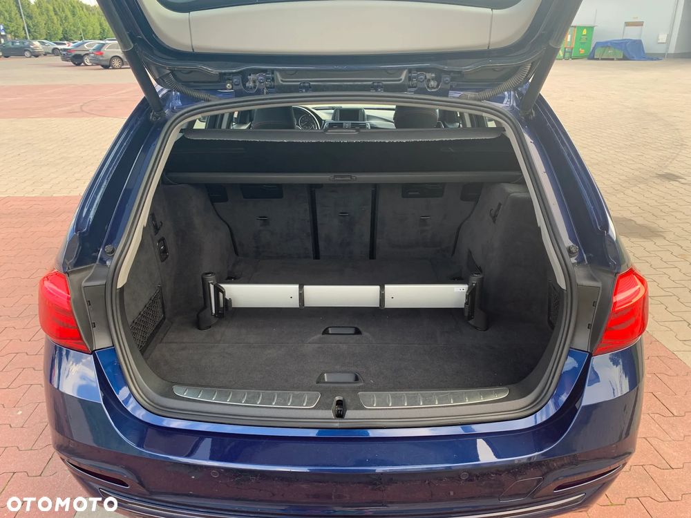 BMW Seria 3 320i xDrive Sport Line - 13