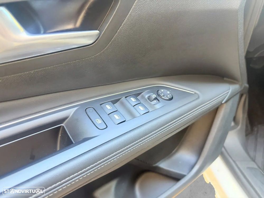 Peugeot 5008 1.2 PureTech Allure EAT6 — fotografia 13