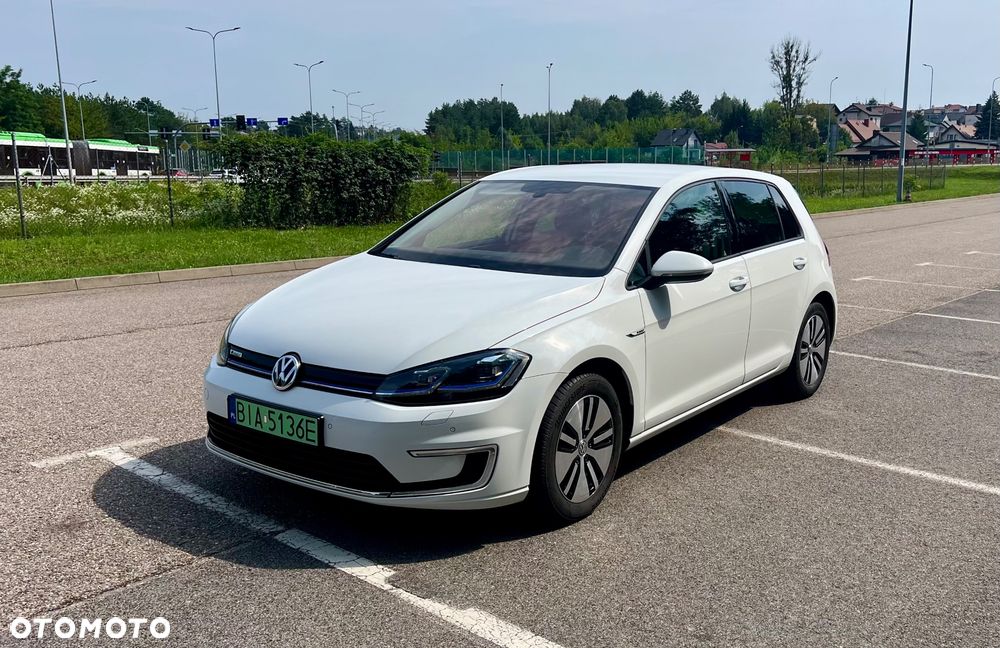 Volkswagen Golf - 1