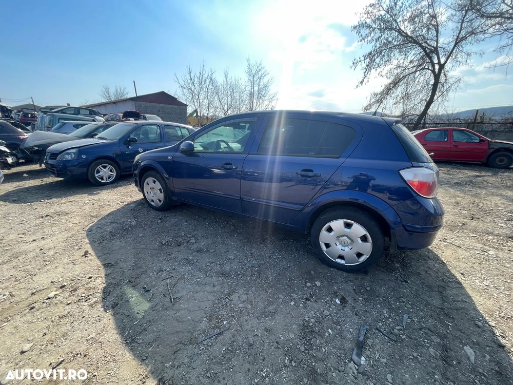 Dezmembrez Opel Astra H 1.4 Benzina - 3