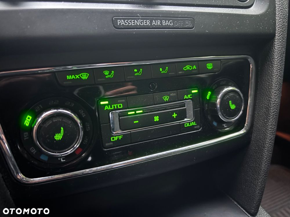 Skoda Superb 2.0 TDI Business DSG - 35