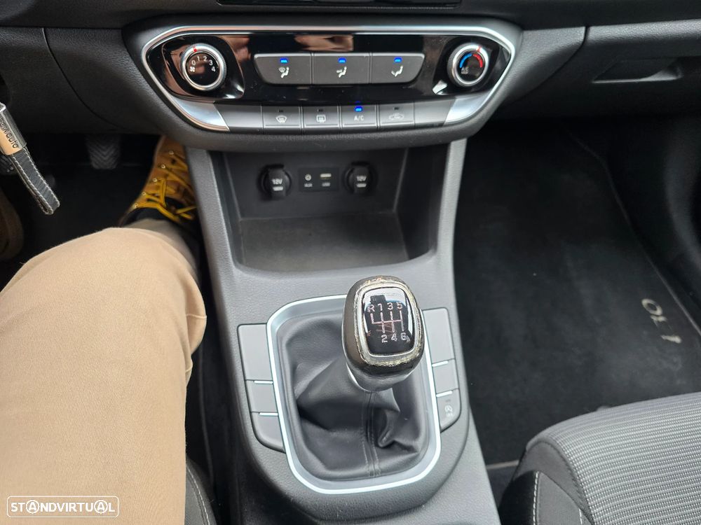 Hyundai i30 1.6 CRDI Comfort+Navi - 17