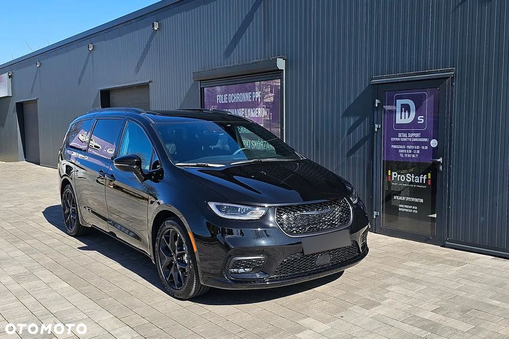 Chrysler Pacifica - 32