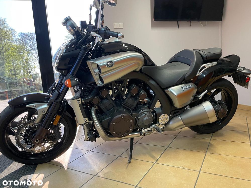 Yamaha V-MAX - 1