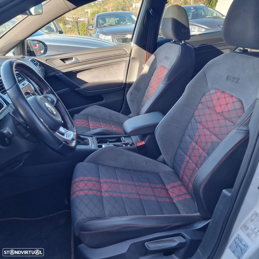 VW Golf 2.0 TSI GTi TCR DSG - 35