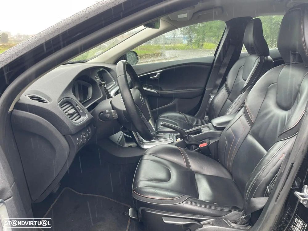 Volvo V40 Cross Country - 11