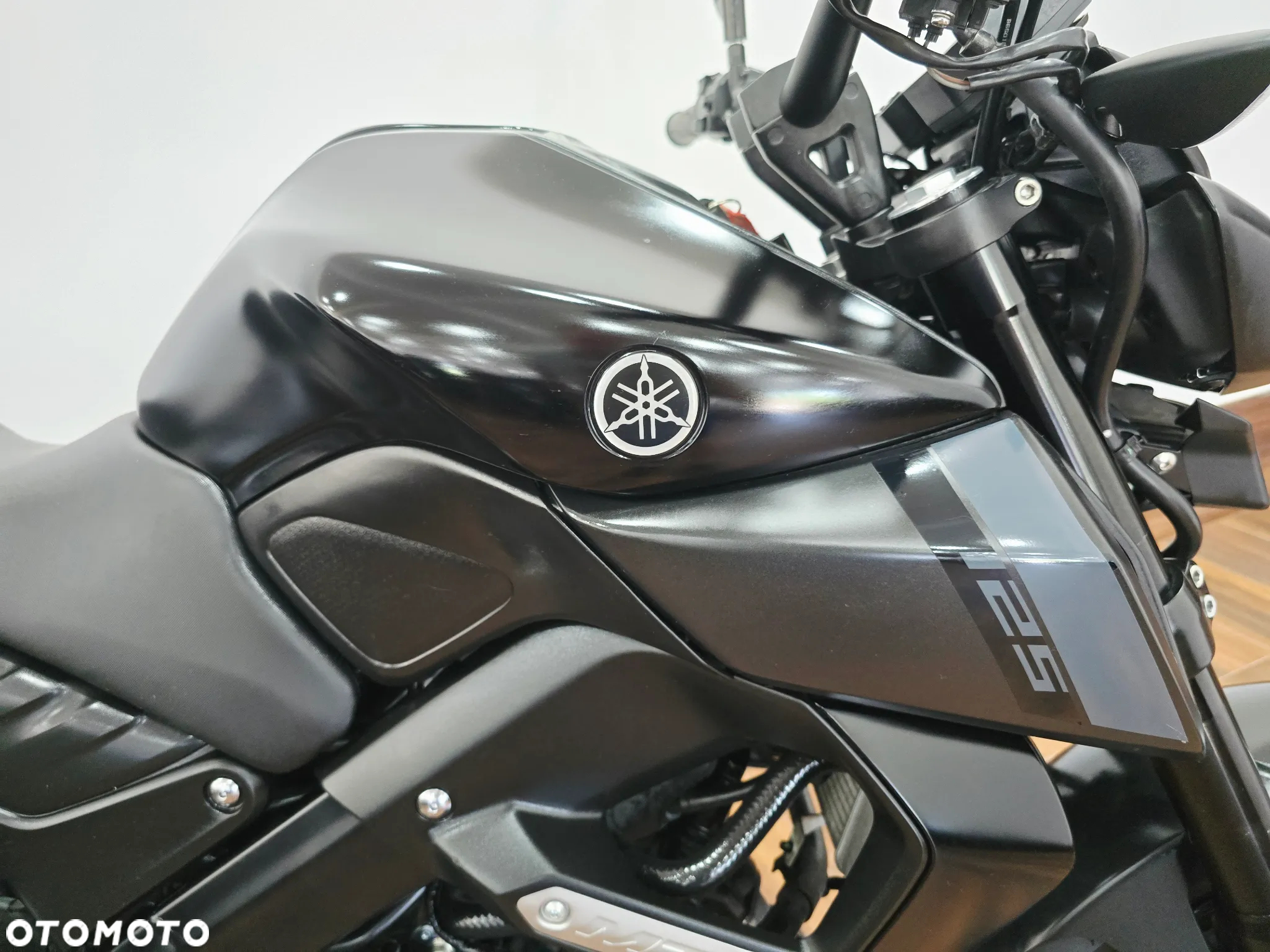 Yamaha MT - 12