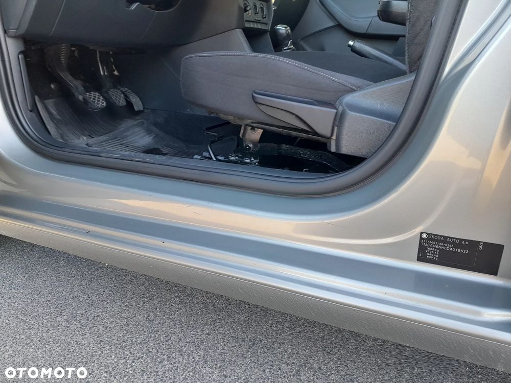 Skoda RAPID 1.2 TSI Ambition - 14