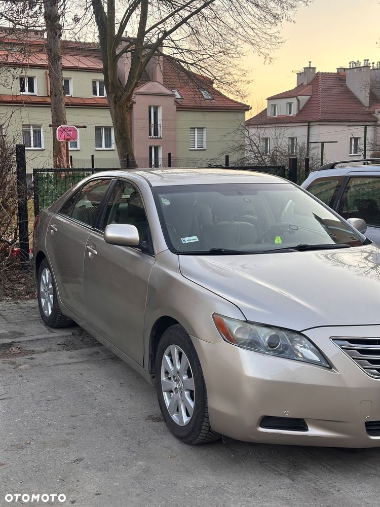 Toyota Camry - 3