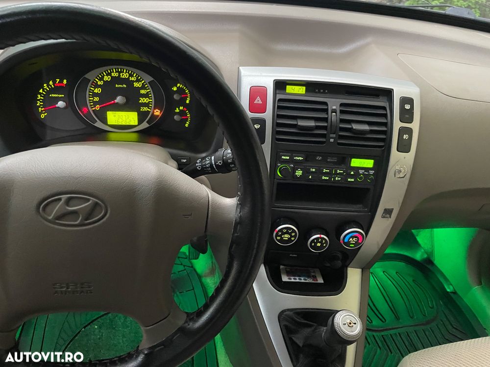 Hyundai Tucson 2.0 DOHC GL MT 2WD COMFORT - 8