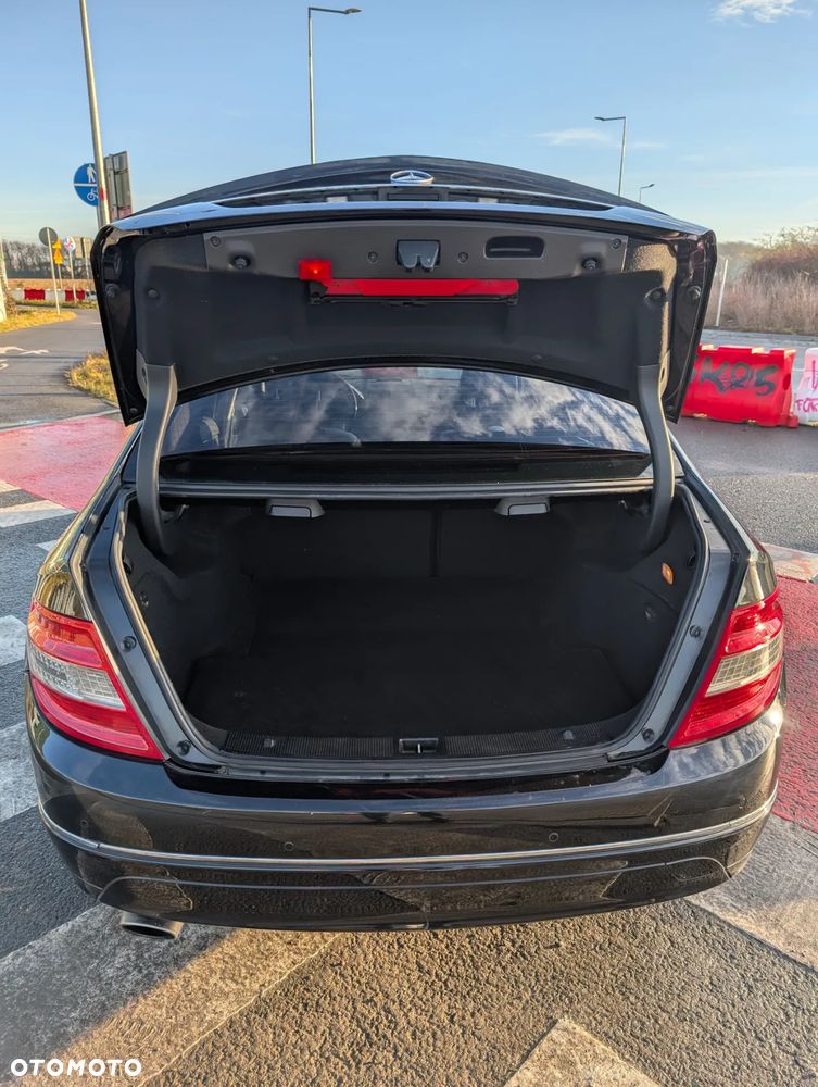 Mercedes-Benz Klasa C 220 CDI DPF Automatik Avantgarde - 11