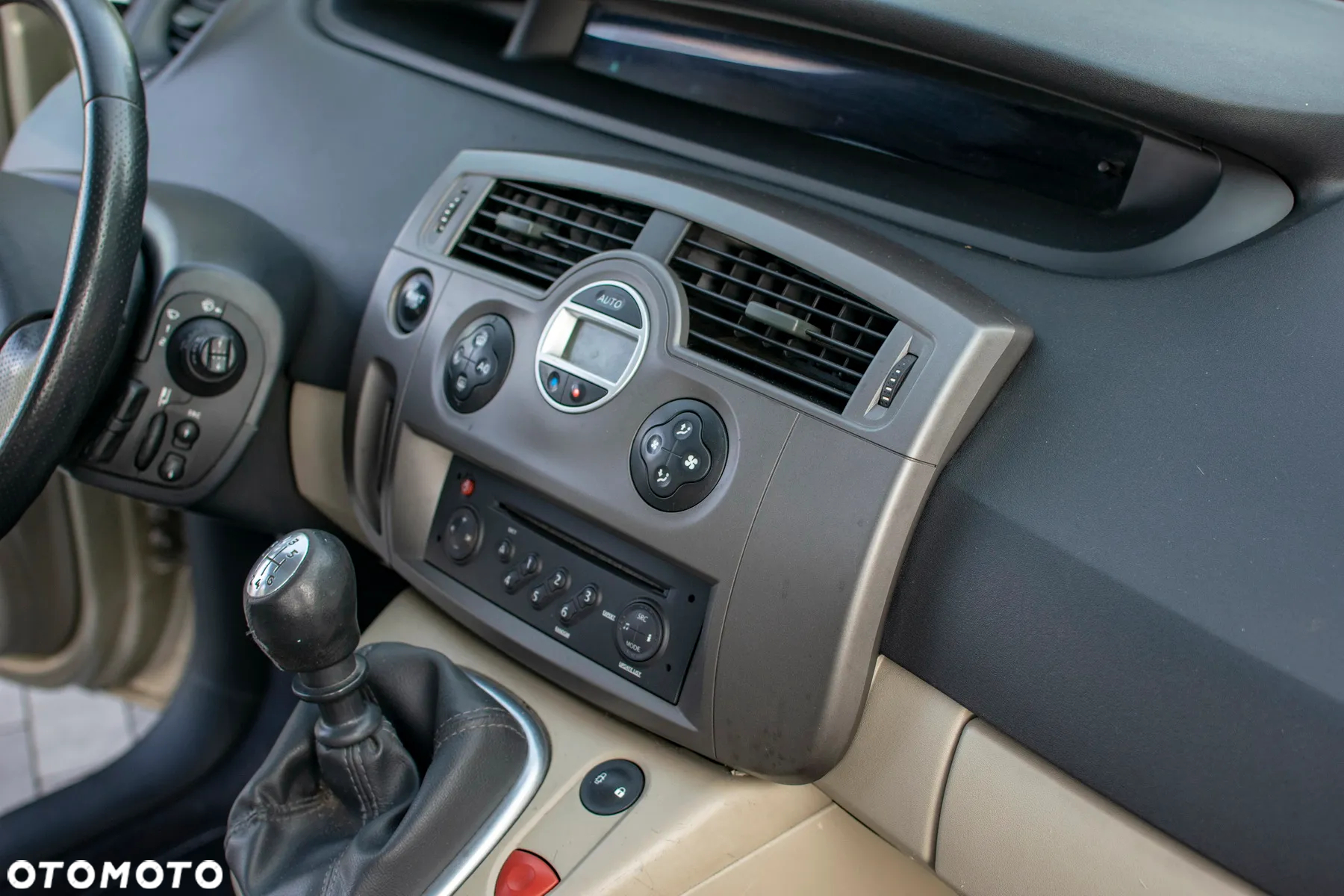 Renault Grand Scenic - 34
