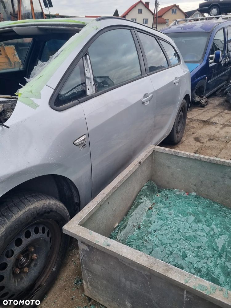 Opel Astra J IV kombi cdti na czesci - 11