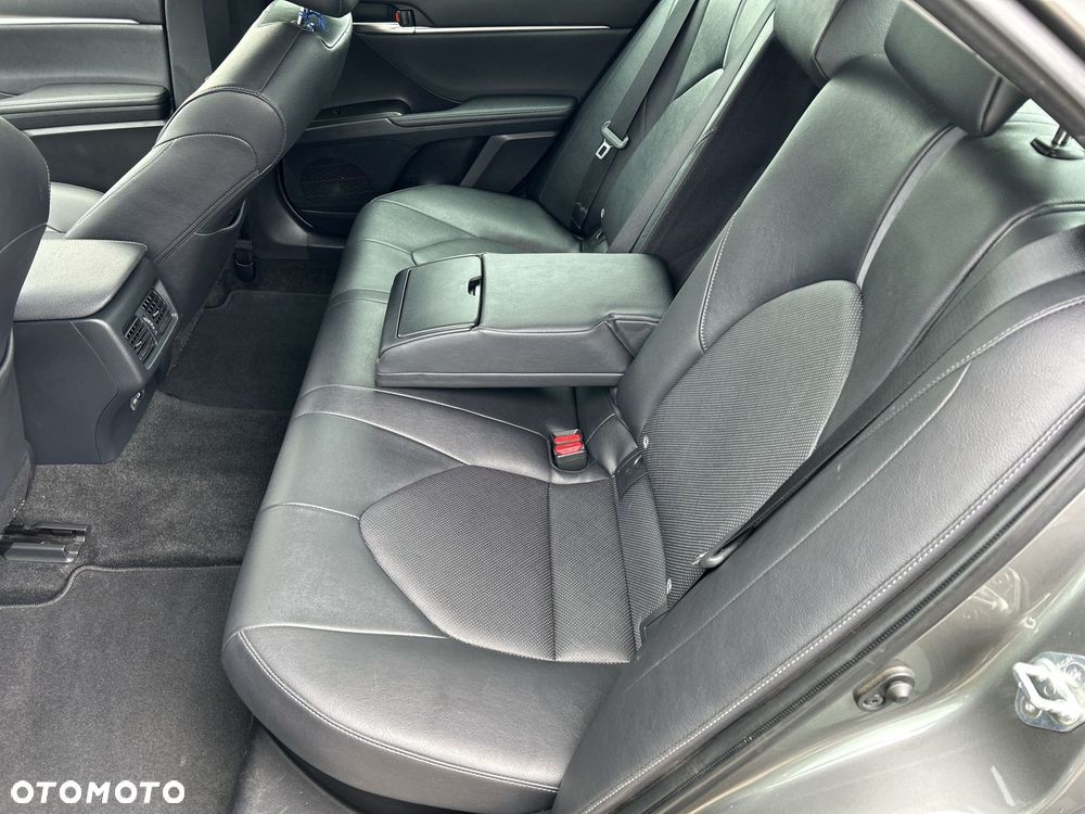 Toyota Camry 2.5 Hybrid Executive CVT - 18