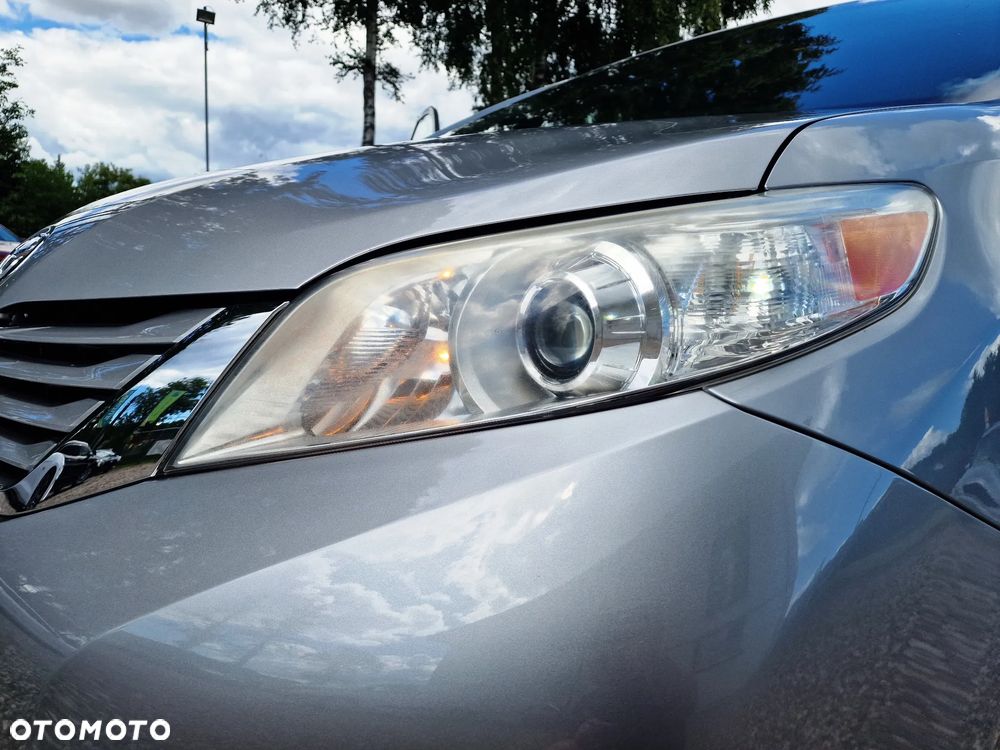 Toyota Sienna - 23