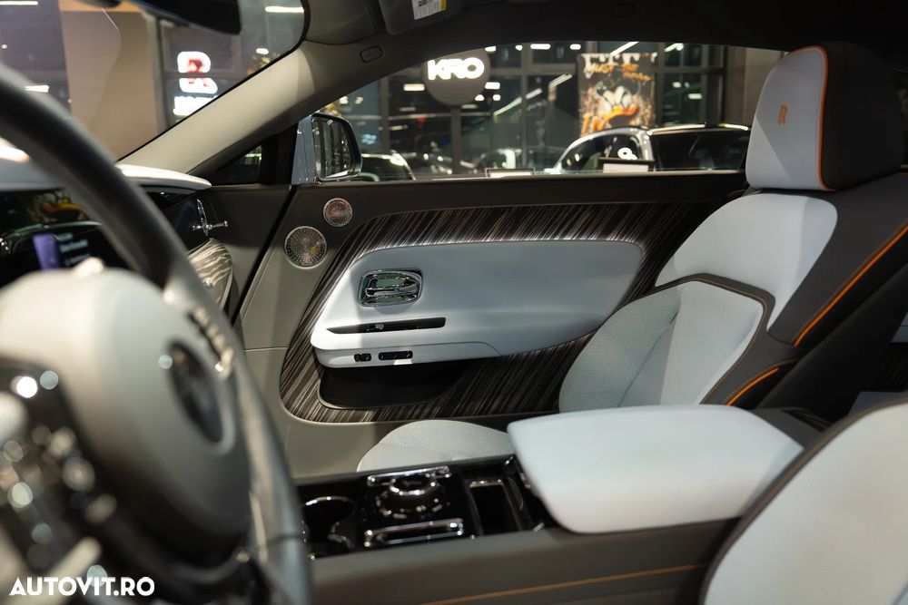 Rolls-Royce Spectre - 16