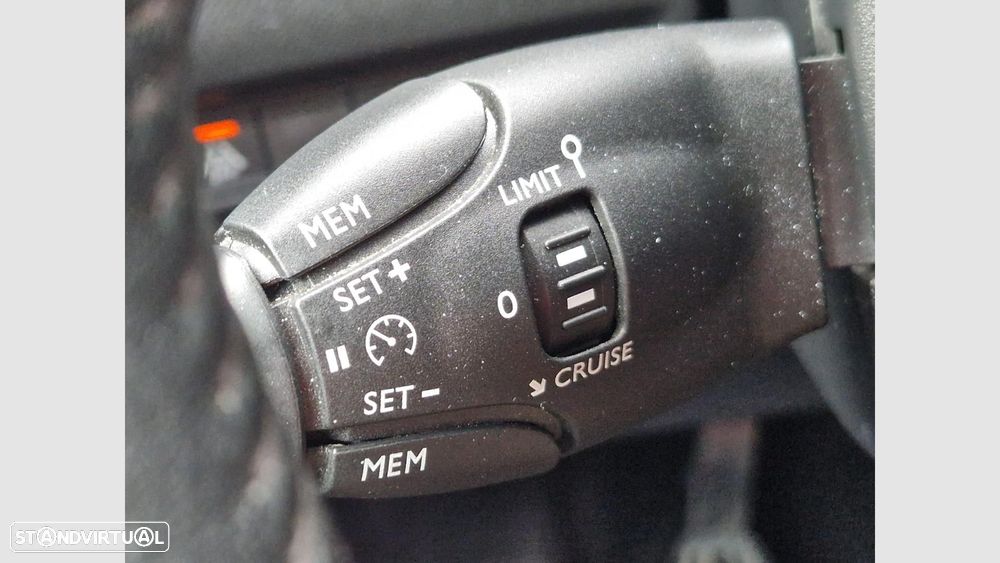 Peugeot 2008 1.2 PureTech Allure - 17