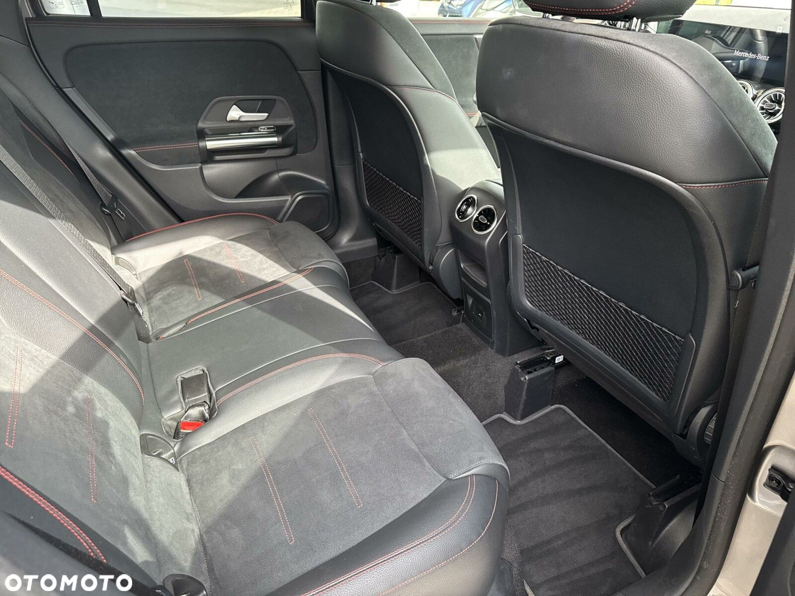 Mercedes-Benz GLA 200 AMG Line - 14