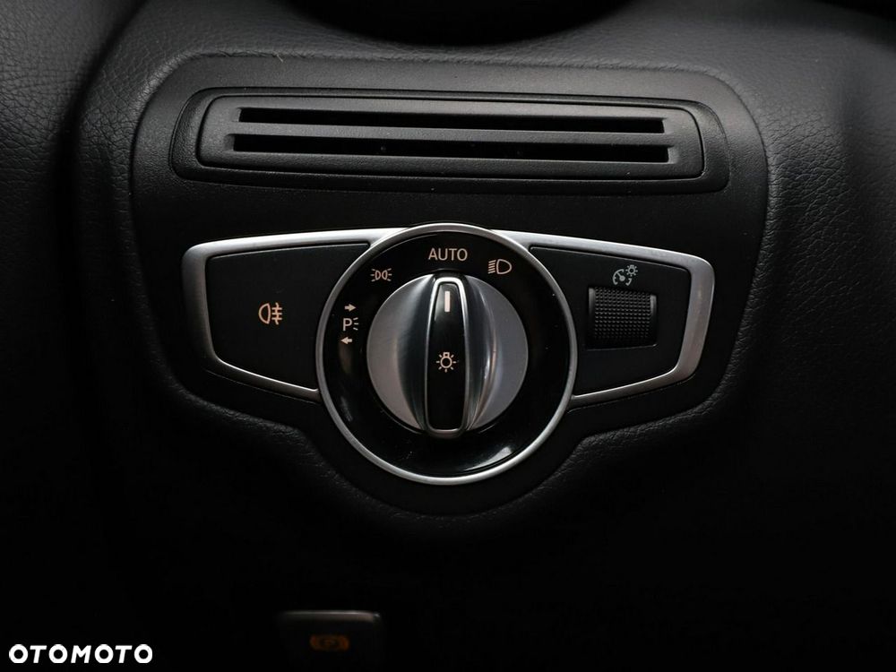 Mercedes-Benz Klasa C 180 (BlueTEC) d 7G-TRONIC Avantgarde - 35
