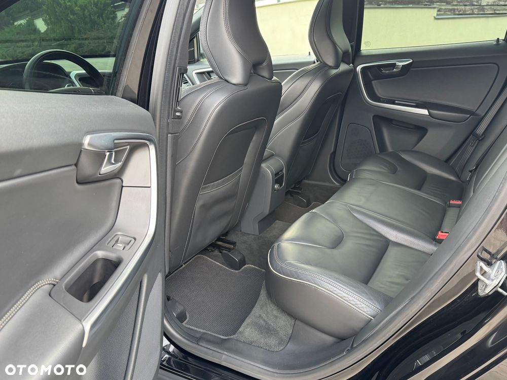 Volvo XC 60 D5 AWD R-Design Kinetic - 17