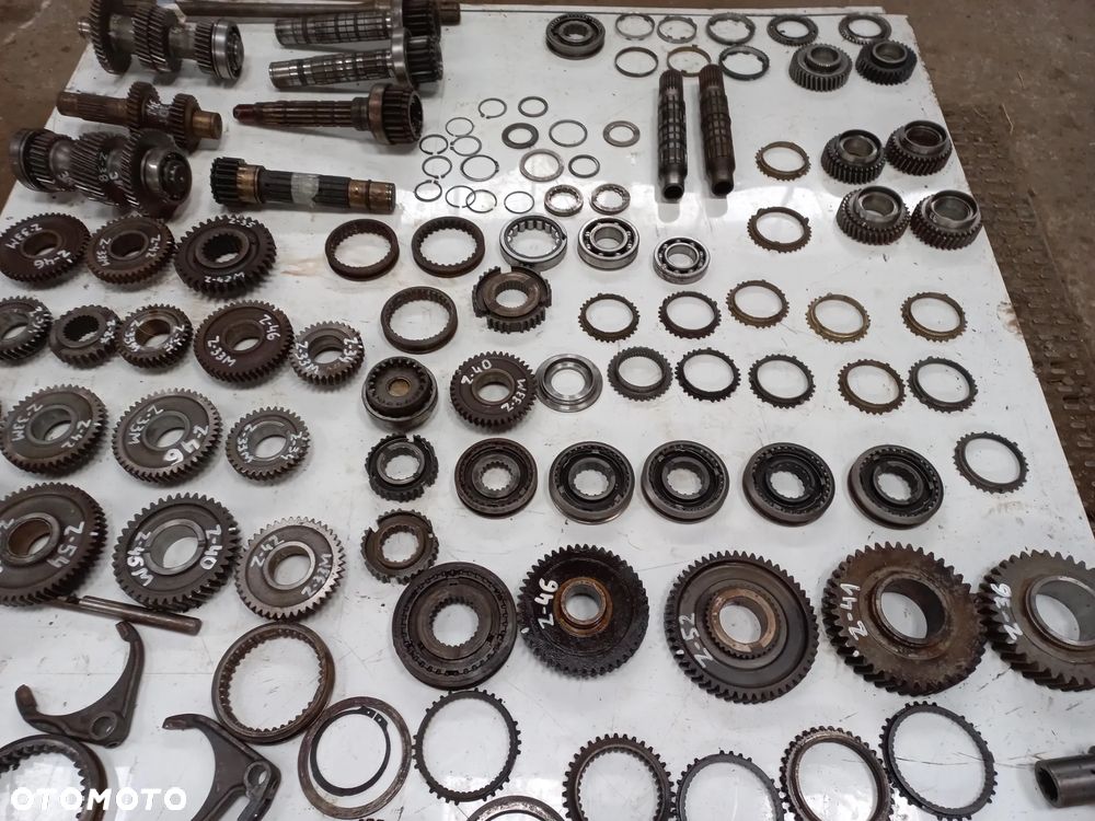 Skrzynia biegów DEUTZ,SAME,LAMBORGHINI,HURLIMANN,sdf,zf2093314008,zf2095349010,wałek rewersu,koło,synchronizator,przesówka,pierścień,wom,atak,19x43,10x43,14,explorer II,agroplus,agrolux,PRESTIGE,h,xt,R3,R4,R5,evo,n crosss,grand prix,0.255.3326.3 , 0.011.8631.4 , 0.255.3327.3 ,zespół kół zębatych, - 8