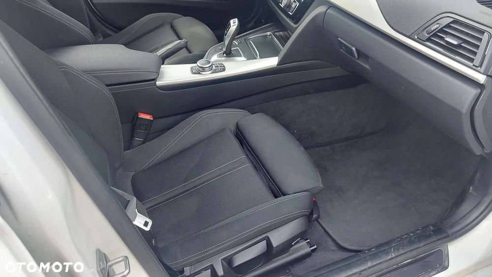 BMW Seria 3 318i Advantage - 8