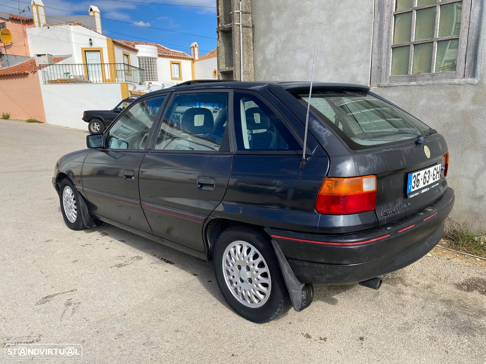 Opel Astra 1.4i GT - 2
