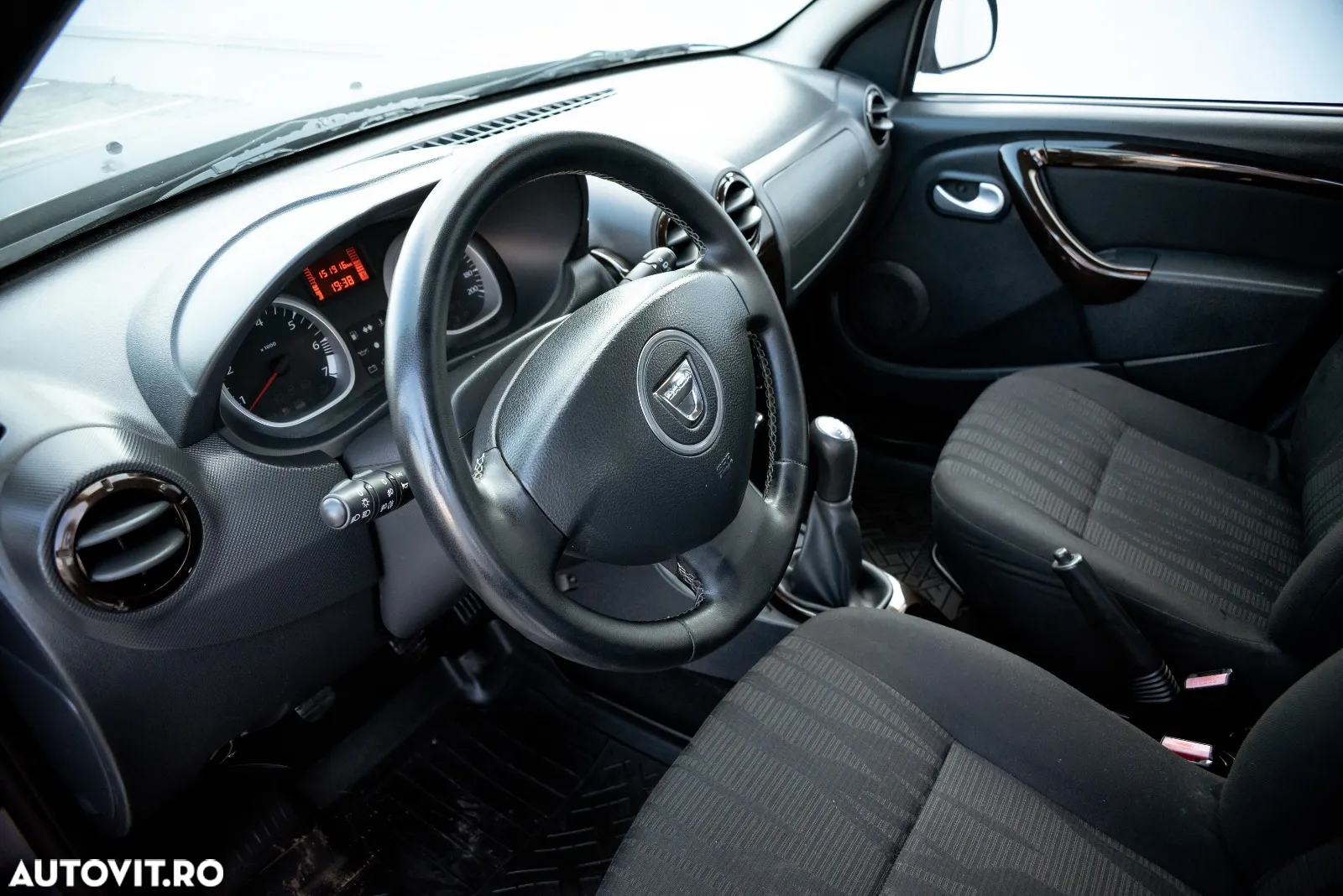 Dacia Duster 1.6 4x2 Laureate - 13