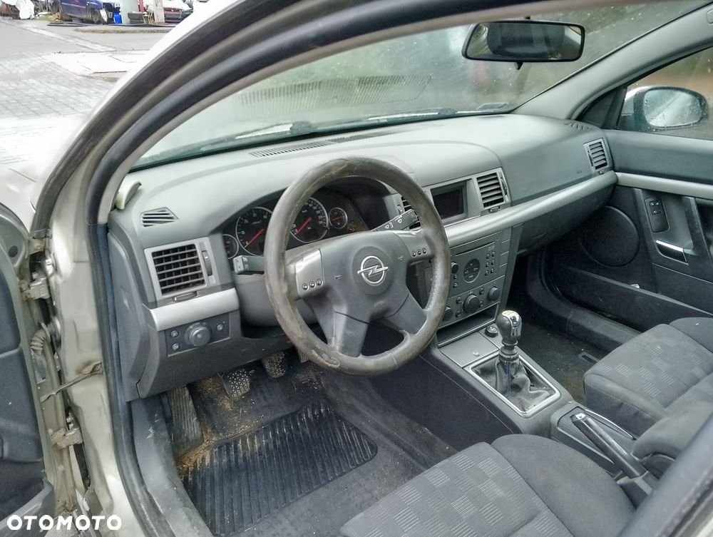 Opel Vectra C (02-05r.) 2.0DTI 100KM. Silnik Y20DTH Skrzynia F23, (MG1) lakier Z158/2FU/787J.Cały na części. GWARANCJA !!!  Przód Tył Zestaw Komplet Drzwi Klapa Zderzak Błotnik Maska Grill Atrapa Szyba Pas Lampa Lusterko Boczki Fotel Kanapa Kokpit Deska Rozdzielcza Przełącznik Włącznik Sterownik Przewody Wiązka Instalacja Moduł Komputer Czujnik Listwa Pompa Alternator Wtryski Głowica Rozrusznik Kompresor Sprzęgło Dwumas Silnik Skrzynia ABS Klimatyzacji Paliwa Wspomagania Kolektor Turbina Przepustnica Zawór Chłodnica Koło Hak Belka Sanki Zawieszenie Mcpherson Półoś Amortyzator Wydech Tłumik Zacisk Most - 7