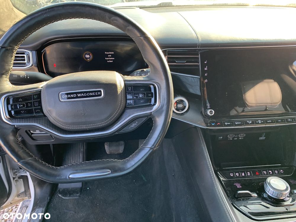 Jeep Grand Wagoneer - 13