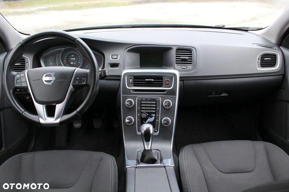Volvo V60 D4 Kinetic - 9