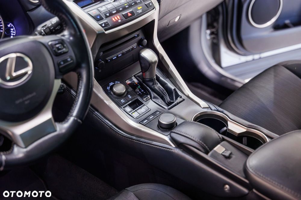 Lexus NX 300h Elite AWD - 29