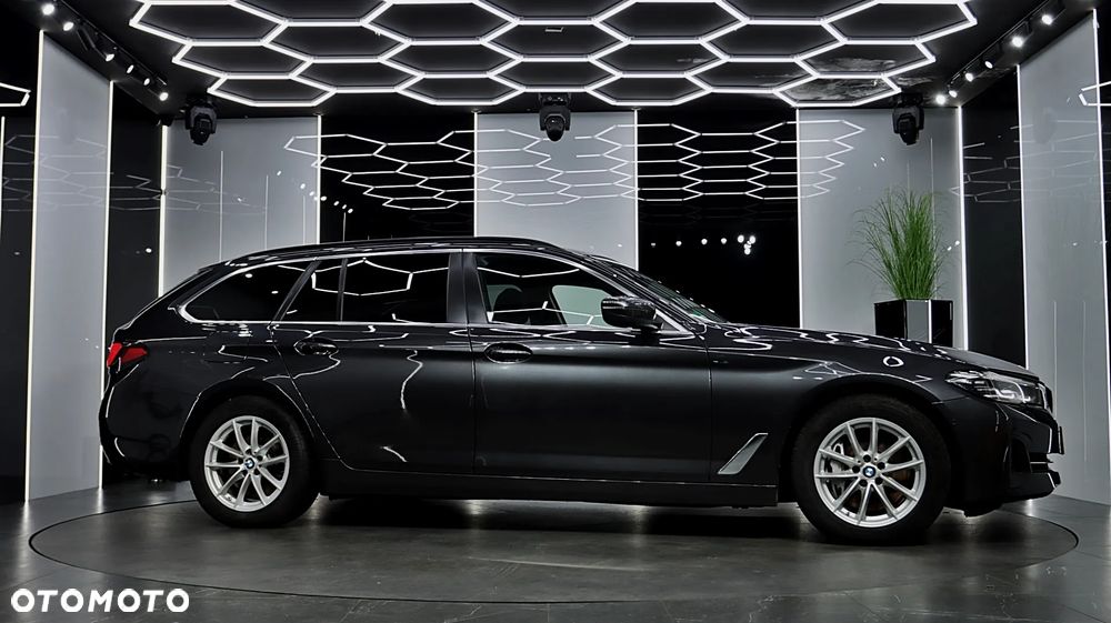 BMW Seria 5 530d Touring Luxury Line - 10