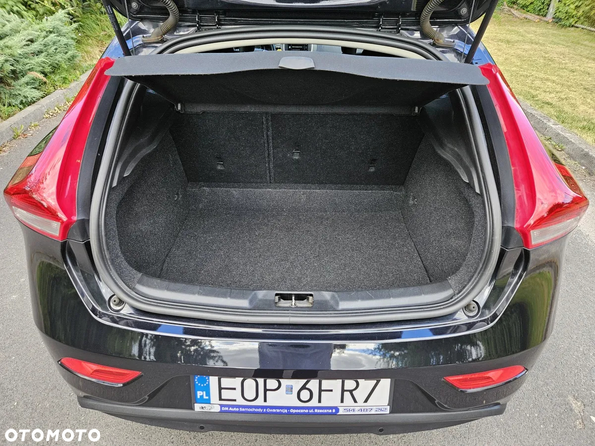 Volvo V40 D2 Momentum - 24