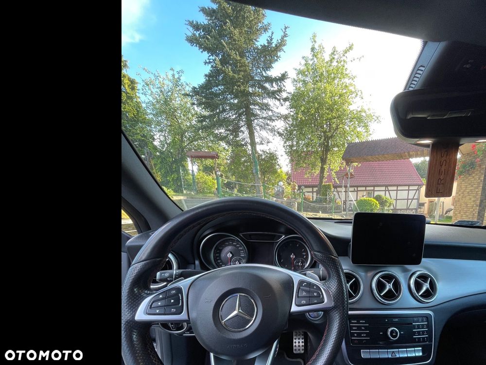 Mercedes-Benz CLA 200 7G-DCT AMG Line - 12