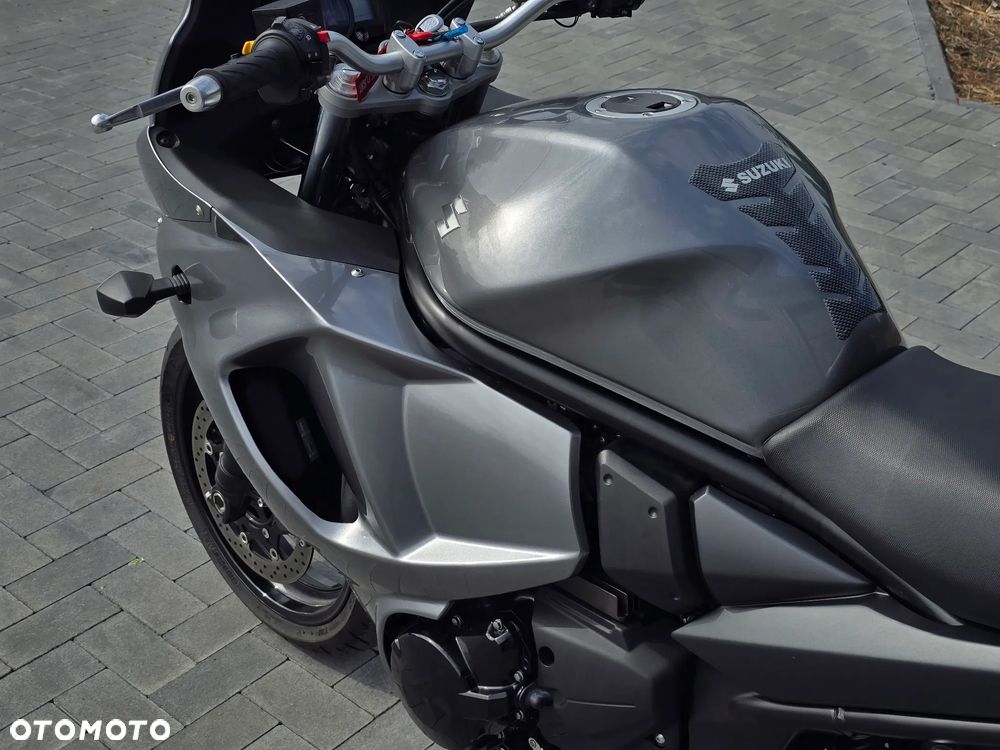 Suzuki GSX - 20