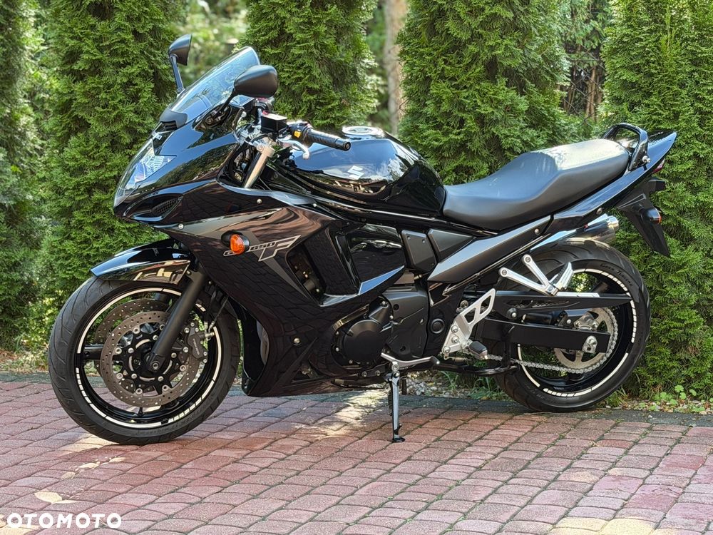 Suzuki GSX - 6
