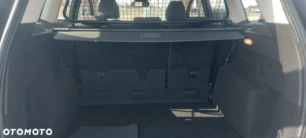 Ford Kuga 2.0 TDCi 2x4 ST-Line - 4