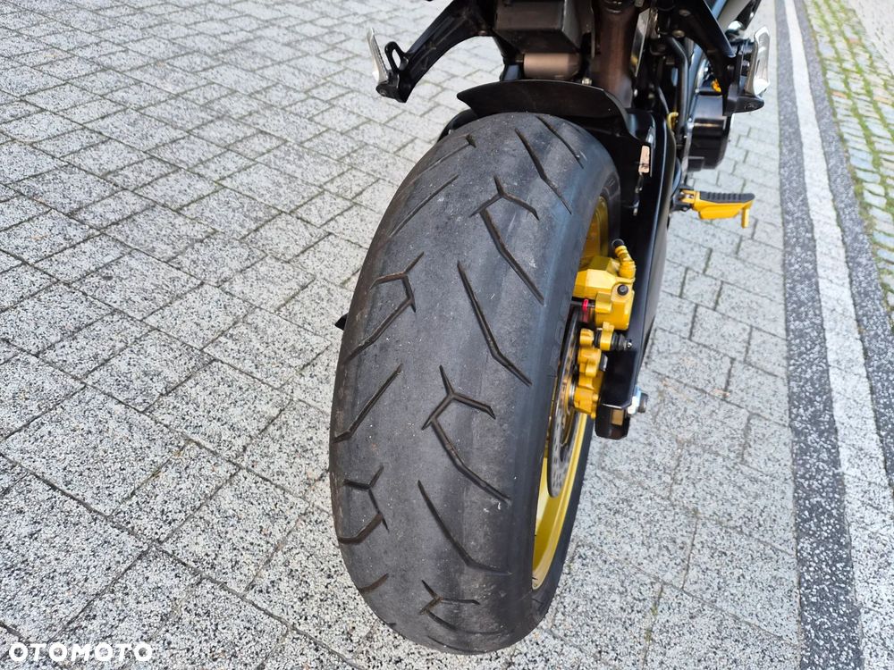 Suzuki GSX - 27