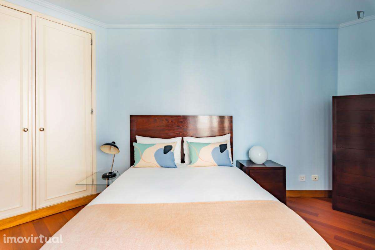 Apartamento com 1 quartos - localizado em São Bento Lisbon - Grande imagem: 2/30