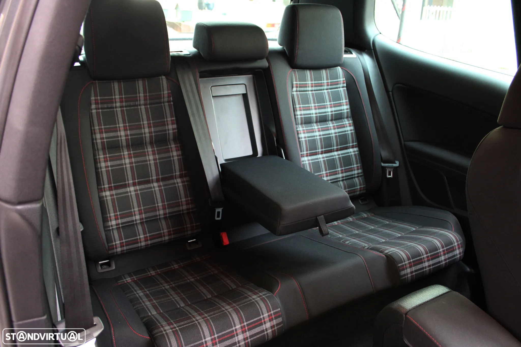 VW Golf 2.0 GTI DSG - 25
