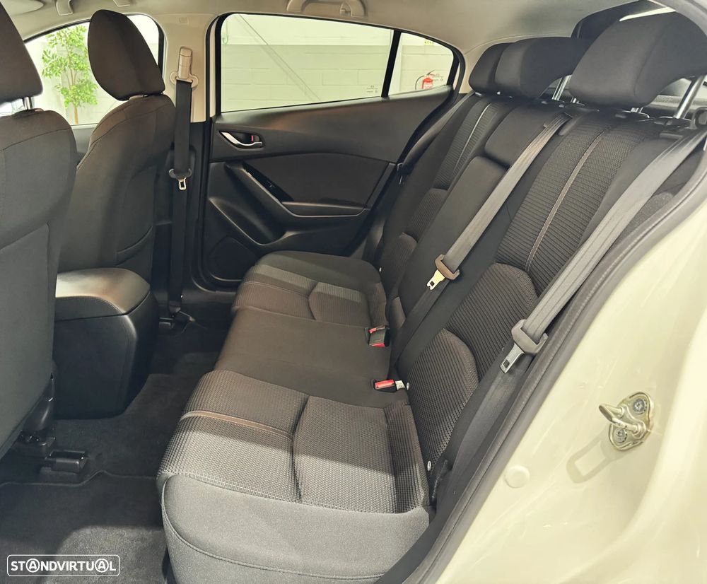 Mazda 3 1.5 Sky-G Evolve HS - 22