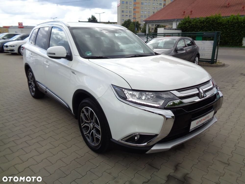 Mitsubishi Outlander 2.0 2WD Diamant Edition - 4