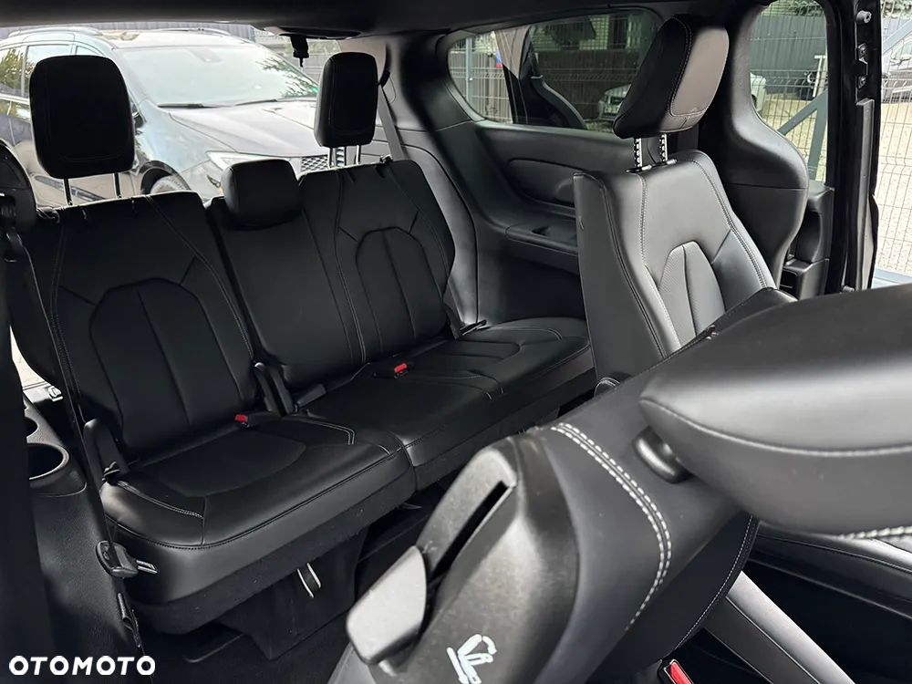 Chrysler Pacifica - 13