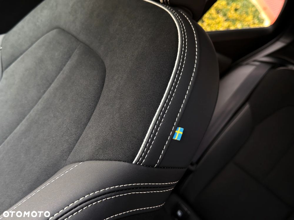 Volvo XC 40 B3 B DKG Ultra Black Edition - 29