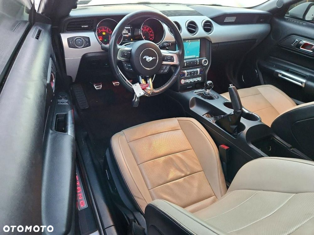 Ford Mustang 5.0 V8 GT - 8