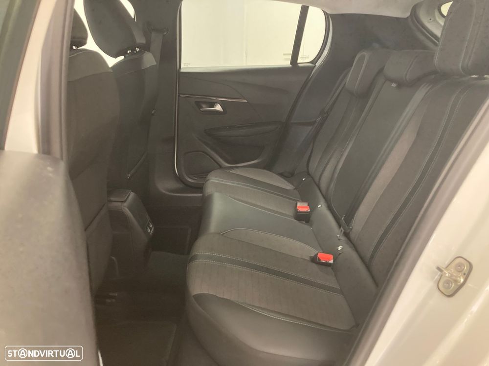 Peugeot 208 1.2 PureTech Allure EAT8 - 11