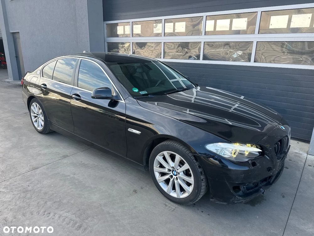 BMW Seria 5 525d xDrive - 8